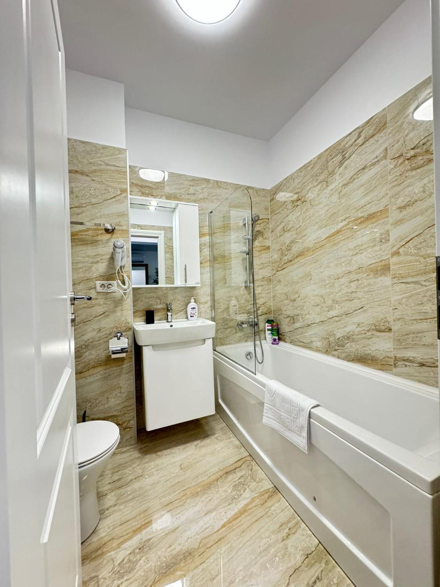 Luxury Glam Apartments Central Adress Bucuresti With Parking Exterior foto